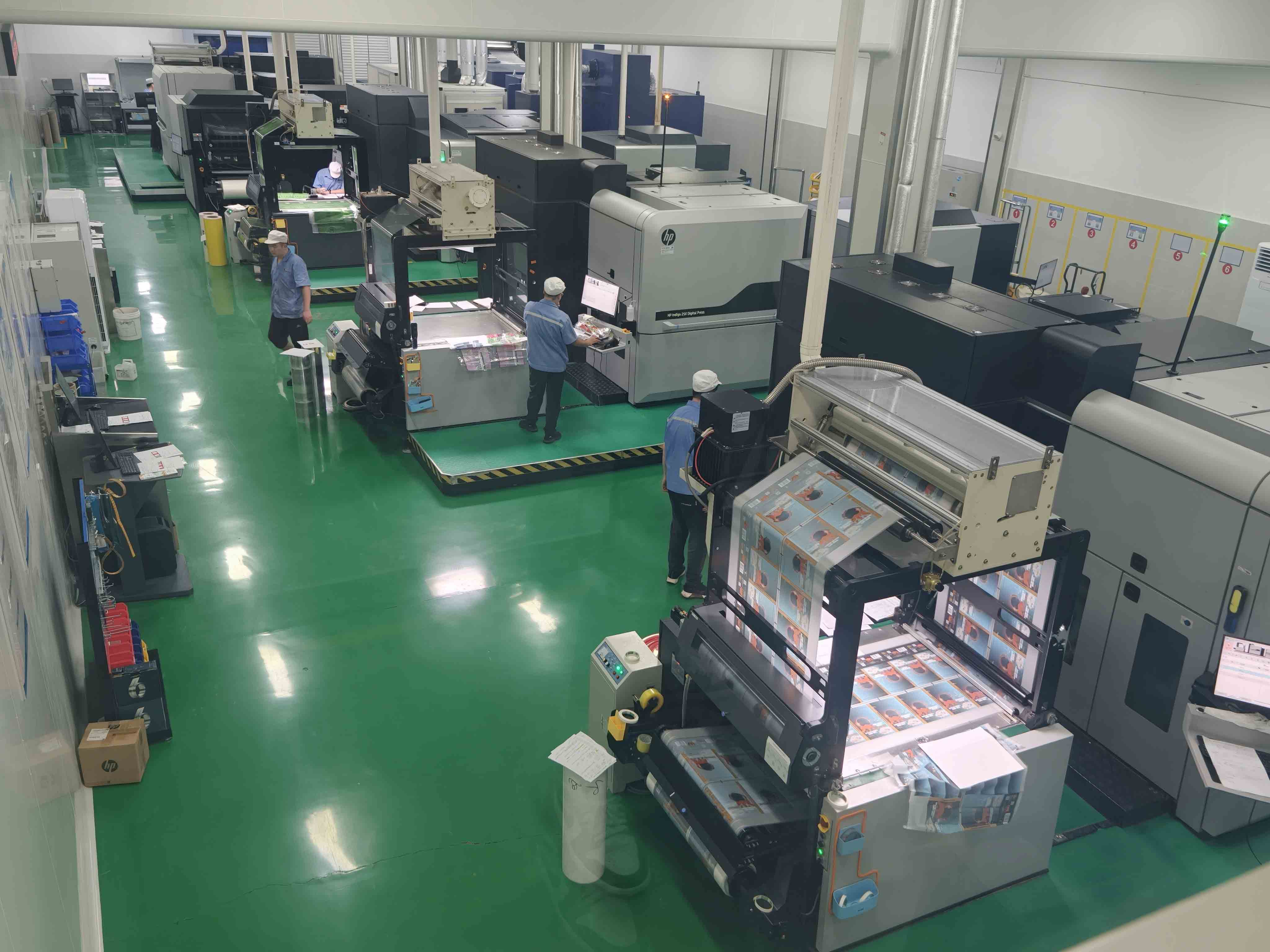 HP Indigo 25K digital printing equipment in the production workshop